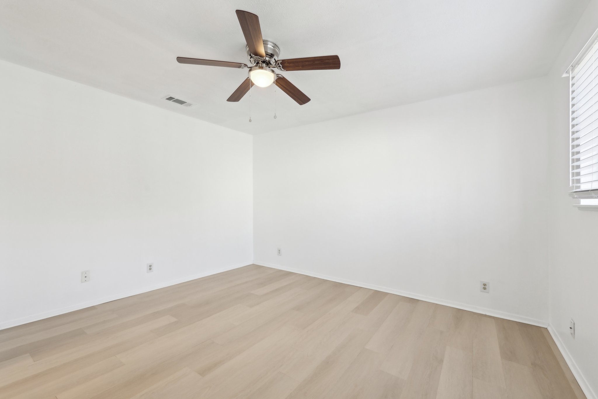 418 Sarah St Unit A-021.jpg