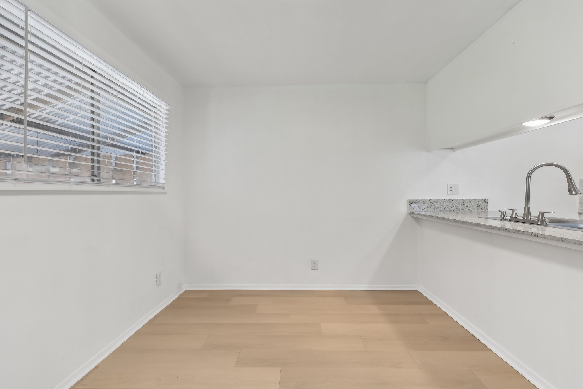 418 Sarah St Unit B-005.jpg
