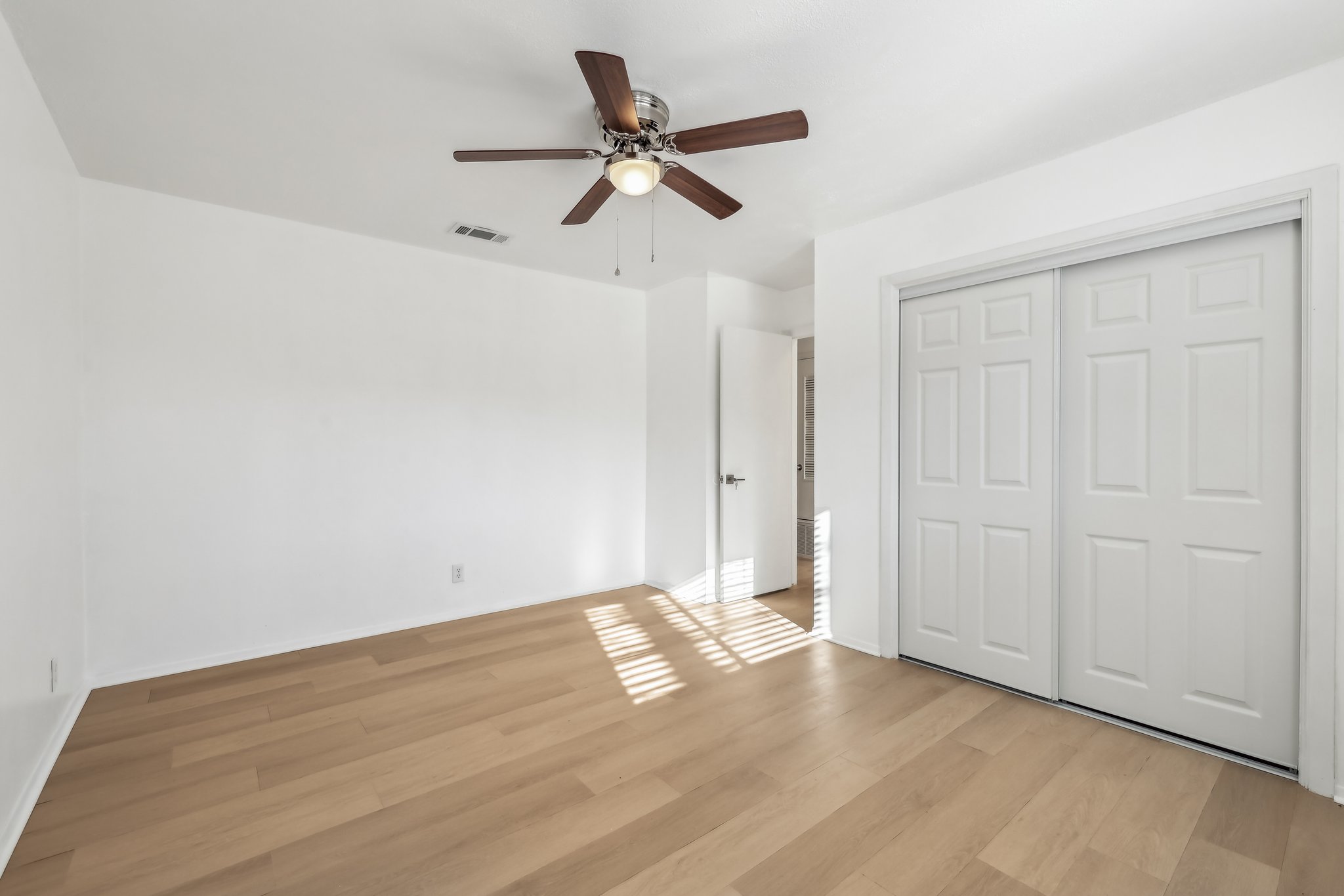 418 Sarah St Unit B-014.jpg