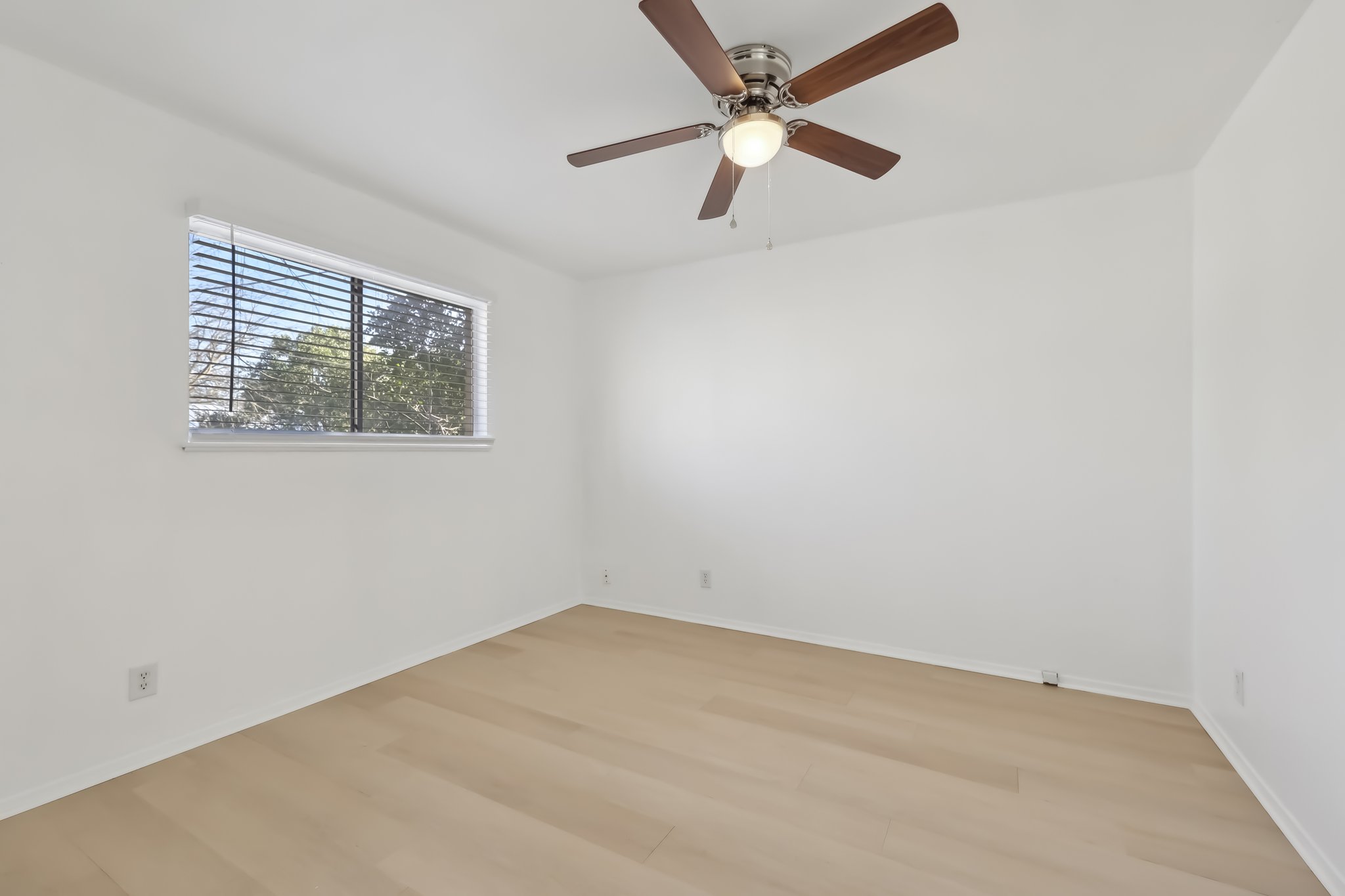 418 Sarah St Unit B-018.jpg