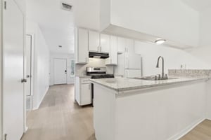 418 Sarah St Unit A-009.jpg