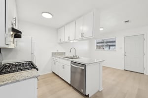 418 Sarah St Unit A-011.jpg
