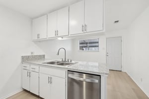 418 Sarah St Unit A-014.jpg