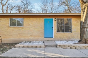 418 Sarah St Unit B-001.jpg