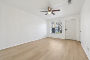 418 Sarah St Unit B-002.jpg