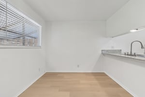 418 Sarah St Unit B-005.jpg