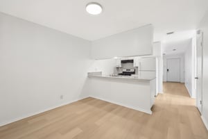 418 Sarah St Unit B-006.jpg