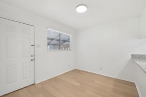 418 Sarah St Unit B-007.jpg