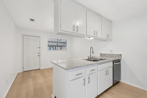 418 Sarah St Unit B-011.jpg