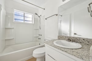 418 Sarah St Unit B-012.jpg
