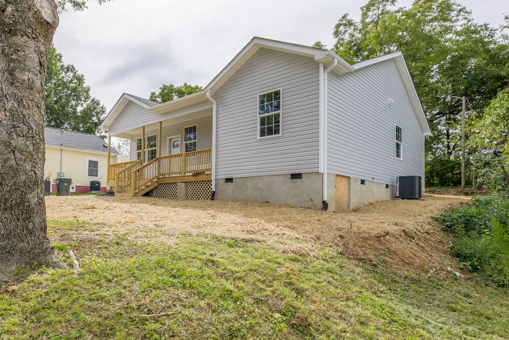 418 Smith St, Burlington, NC 27217, USA Photo 3