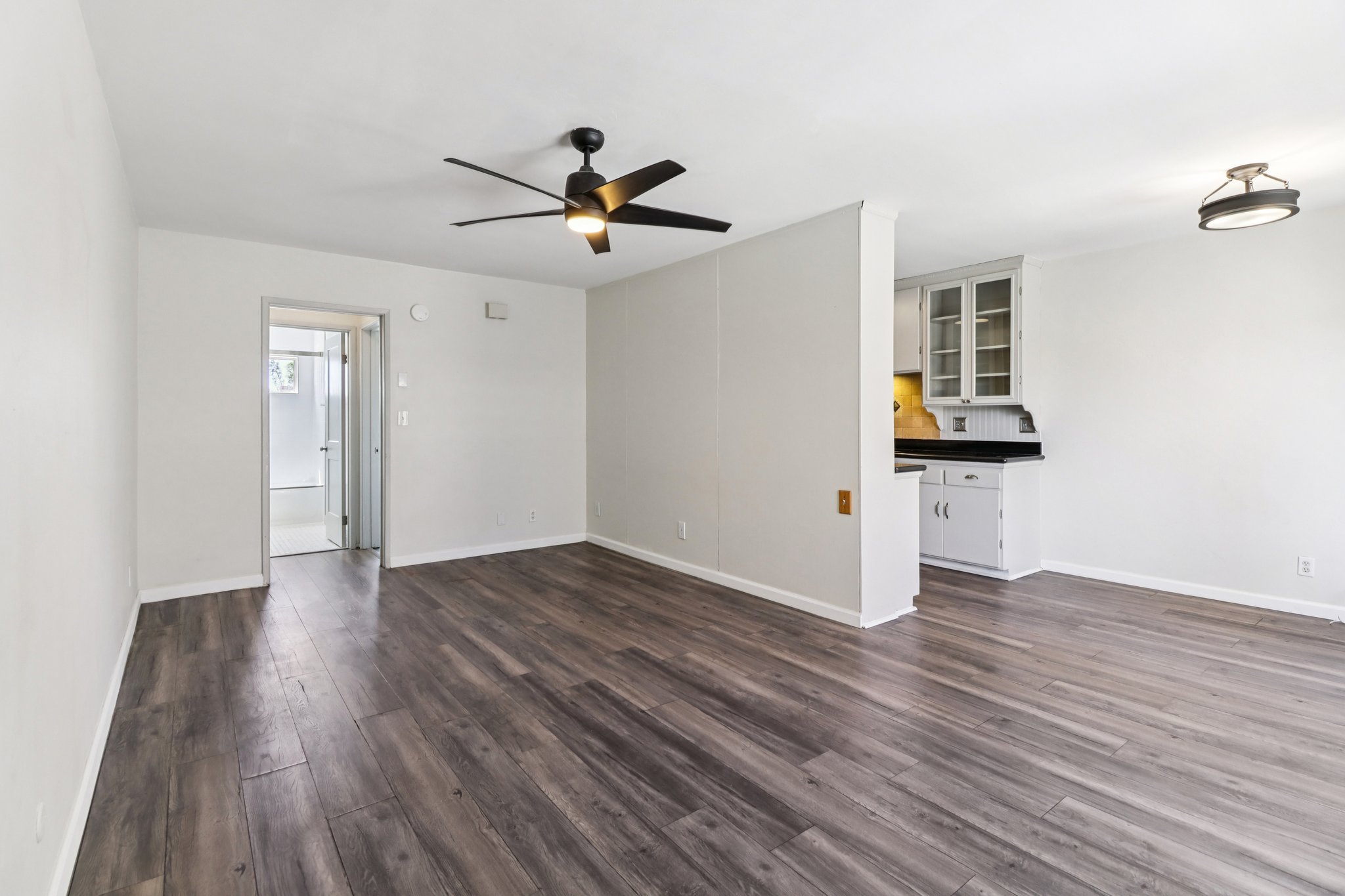 Louisiana St 2i-S1504-009.jpg