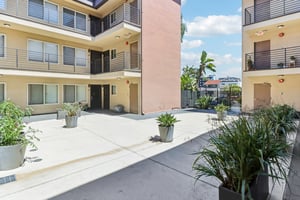 Louisiana St 2i-S1504-004.jpg