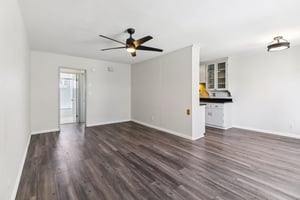 Louisiana St 2i-S1504-009.jpg