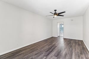 Louisiana St 2i-S1504-010.jpg