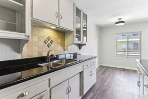 Louisiana St 2i-S1504-018.jpg