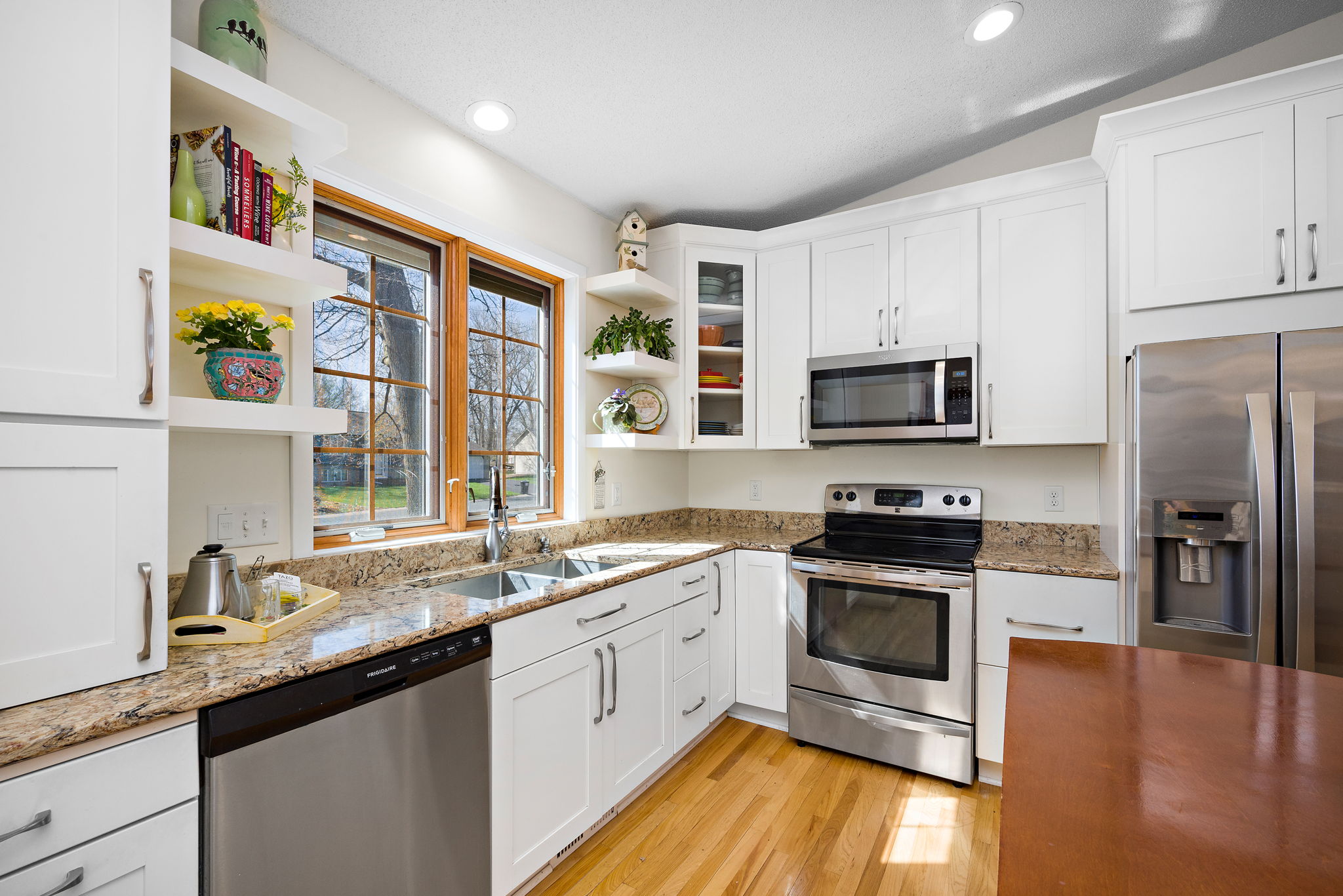 Cambria counter tops and stainless appliances