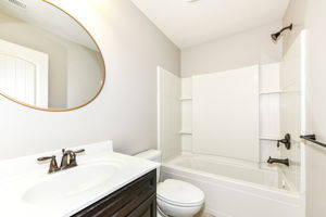 Full bath ensuite Bedroom 4