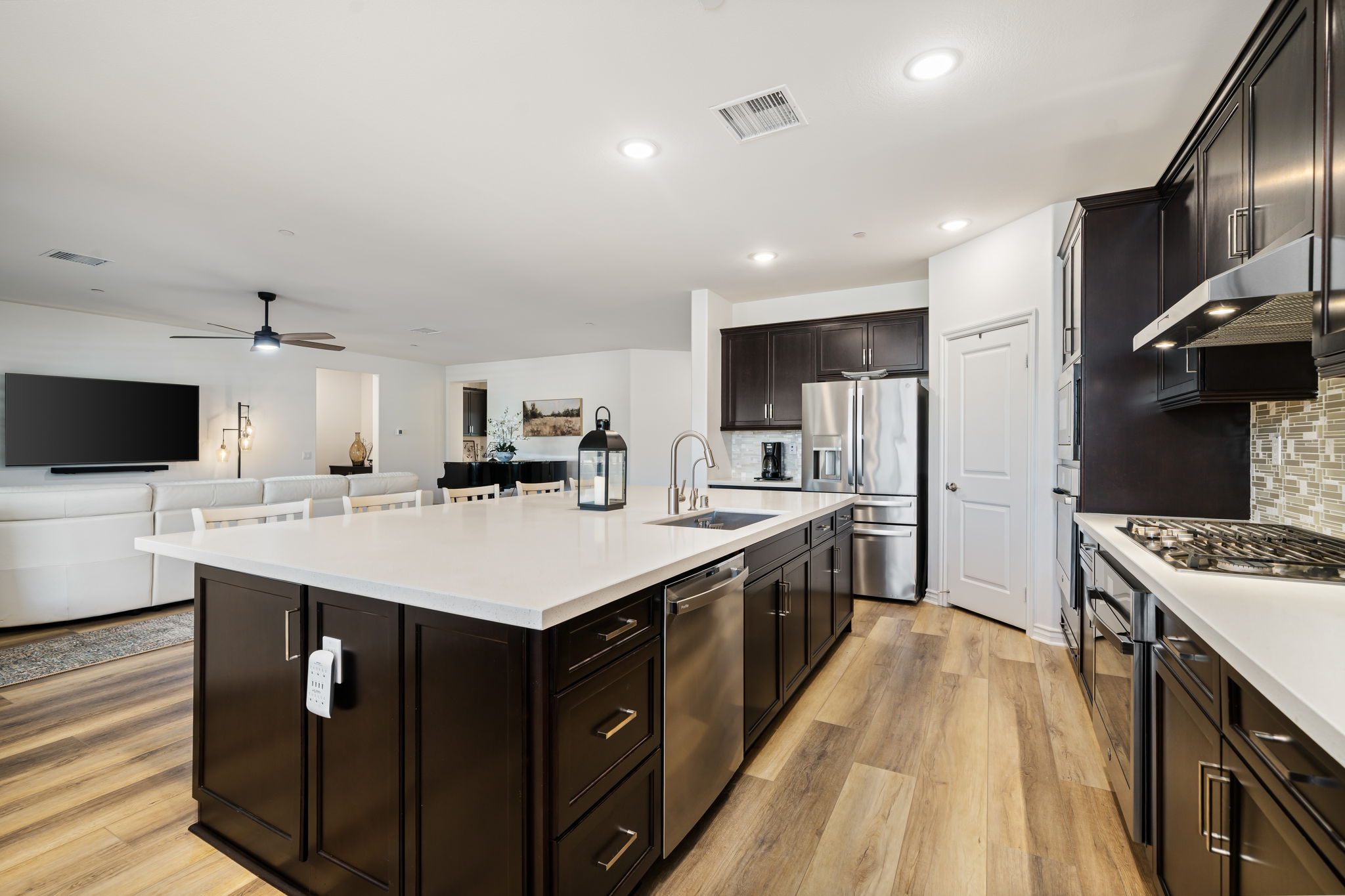  Photo 47