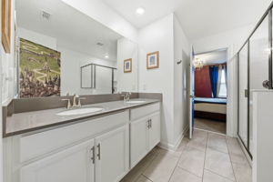 Pass-Through Bathroom - double sinks