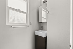  Photo 33