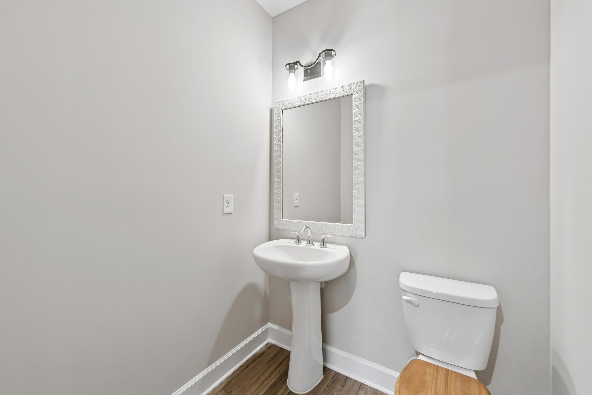 Ontario Ln-S2905-029.jpg