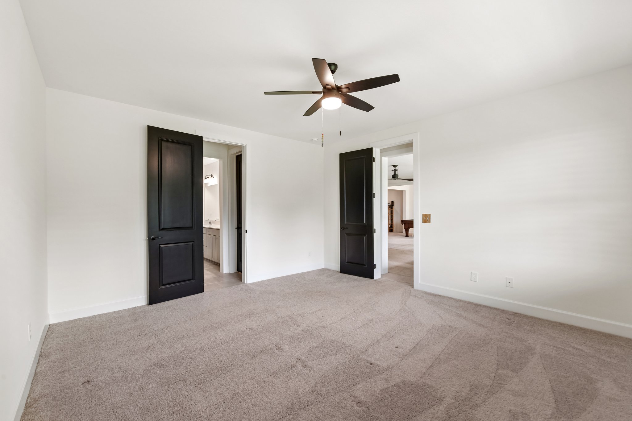 Ontario Ln-S2905-042.jpg