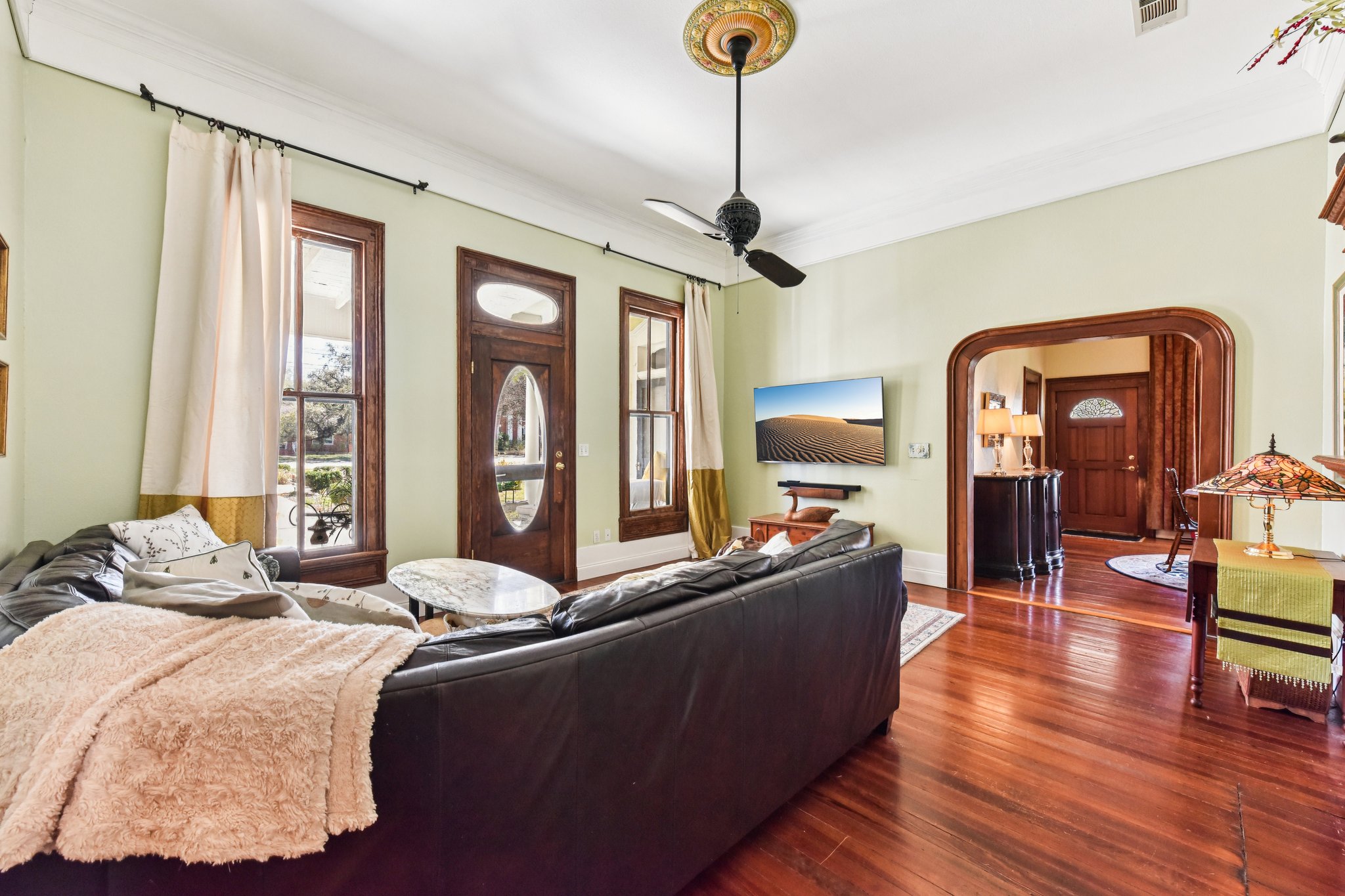 W San Antonio St-S0303-006.jpg