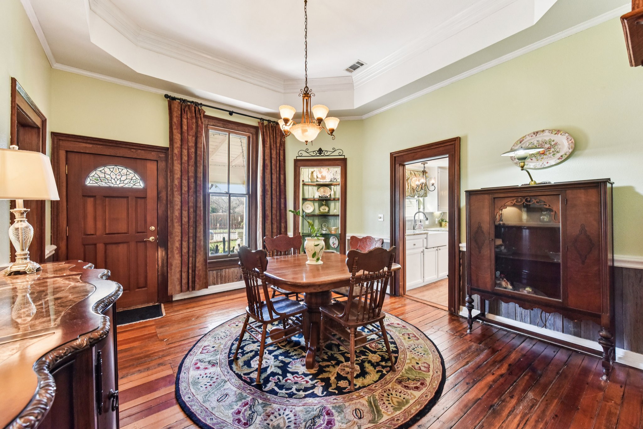 W San Antonio St-S0303-009.jpg