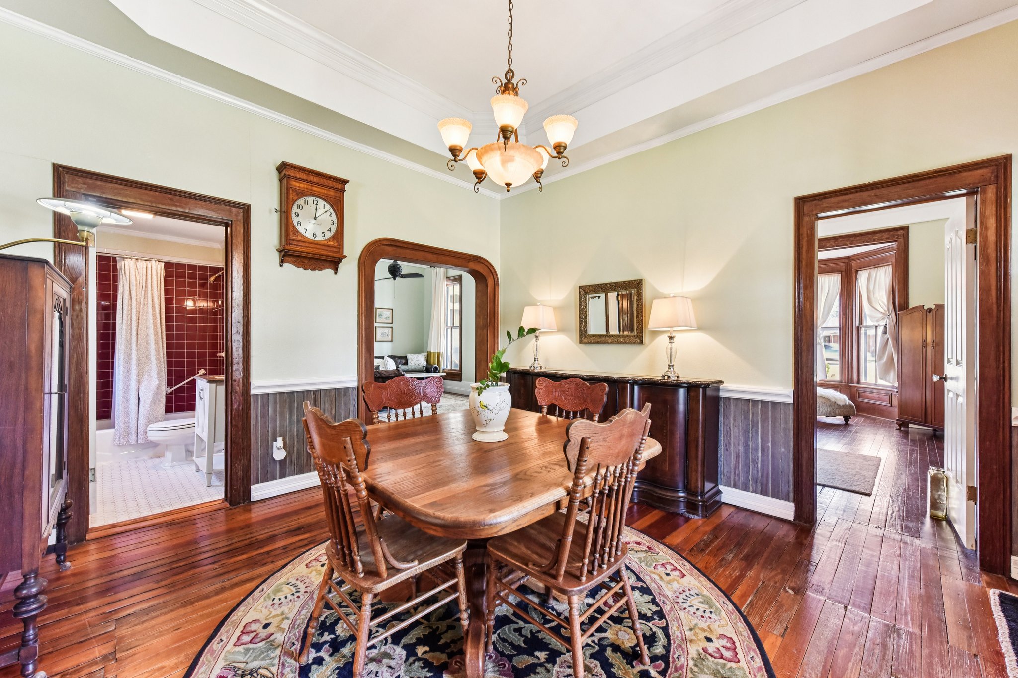 W San Antonio St-S0303-011.jpg