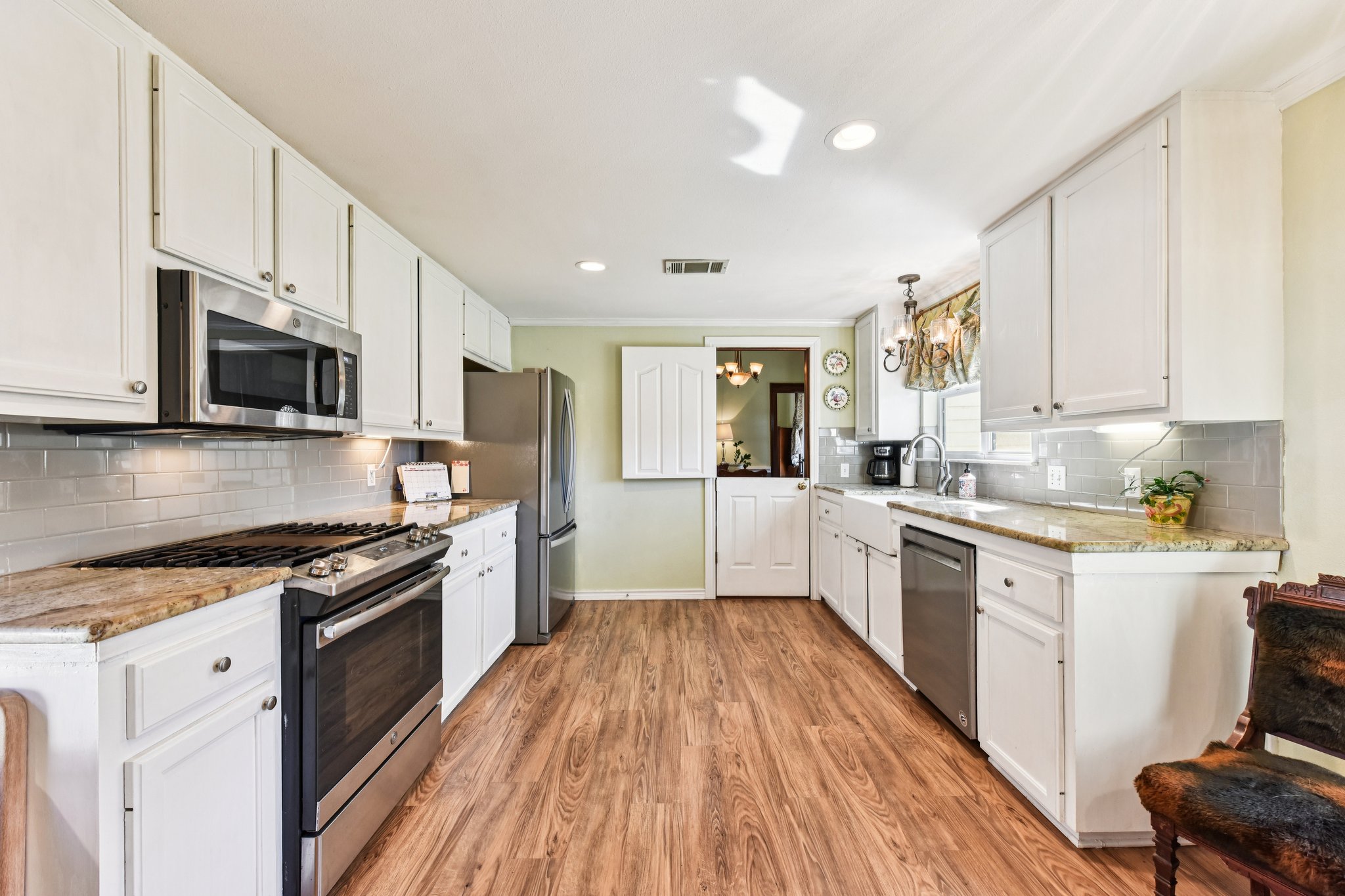 W San Antonio St-S0303-013.jpg