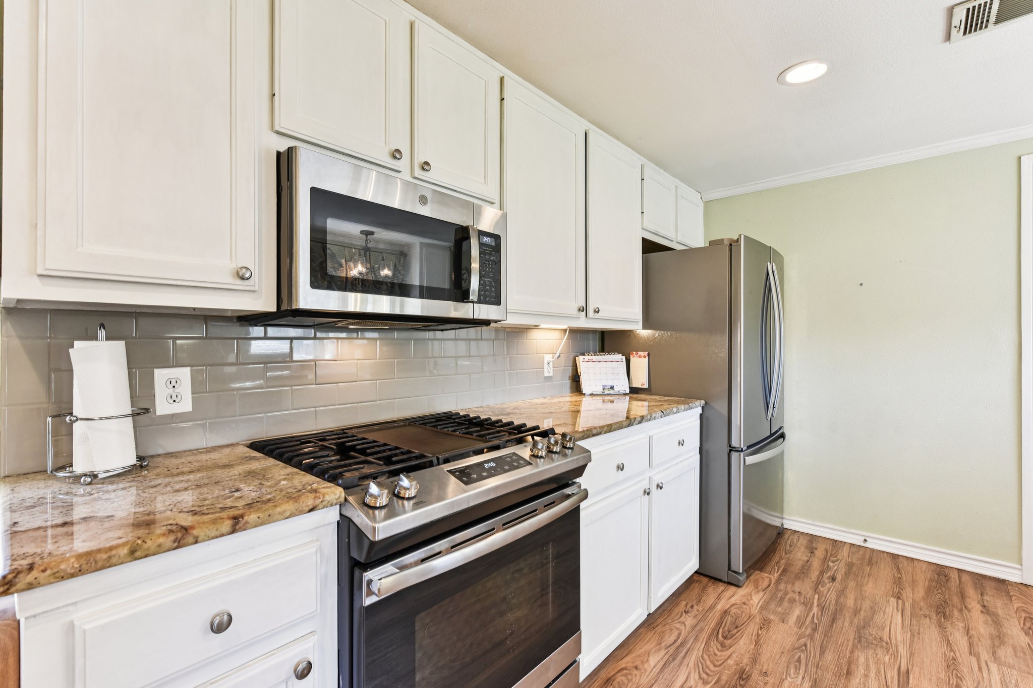 W San Antonio St-S0303-014.jpg