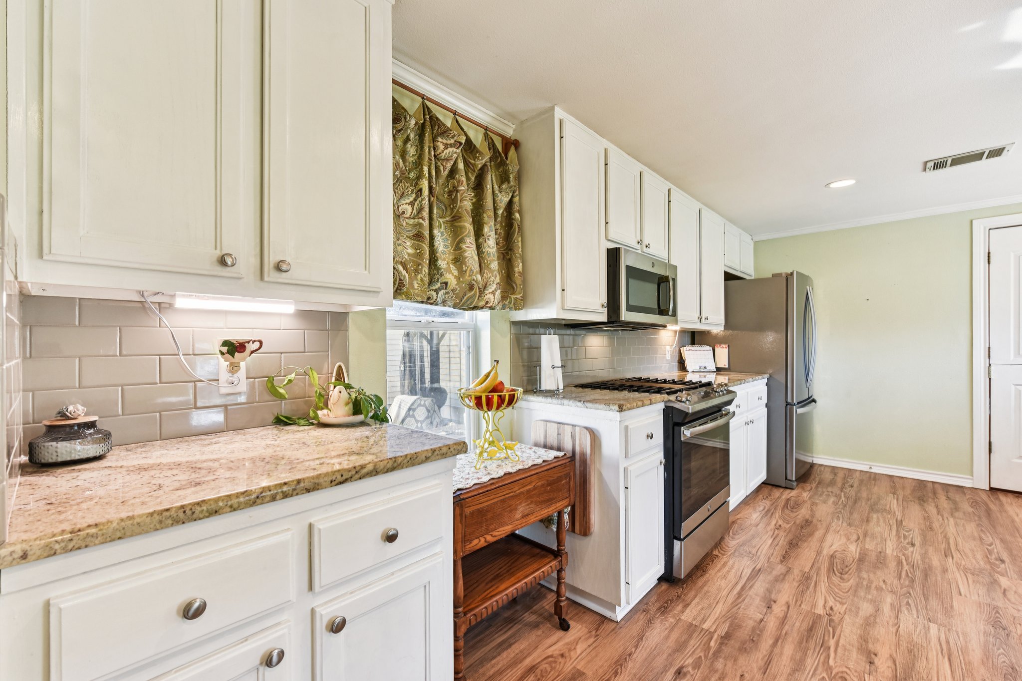 W San Antonio St-S0303-018.jpg