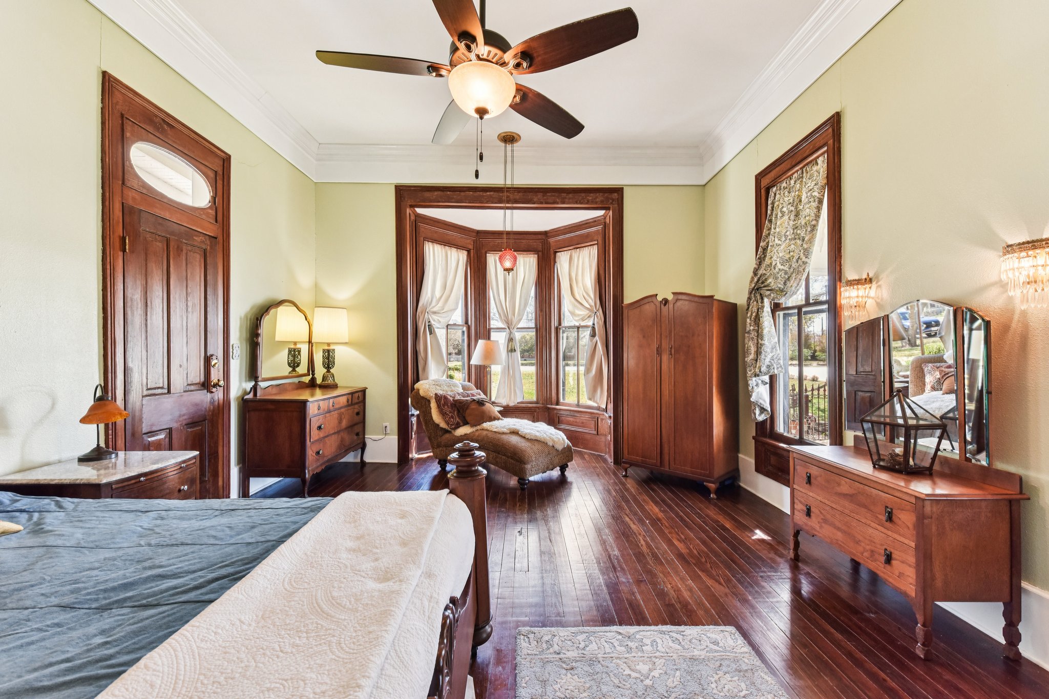 W San Antonio St-S0303-020.jpg