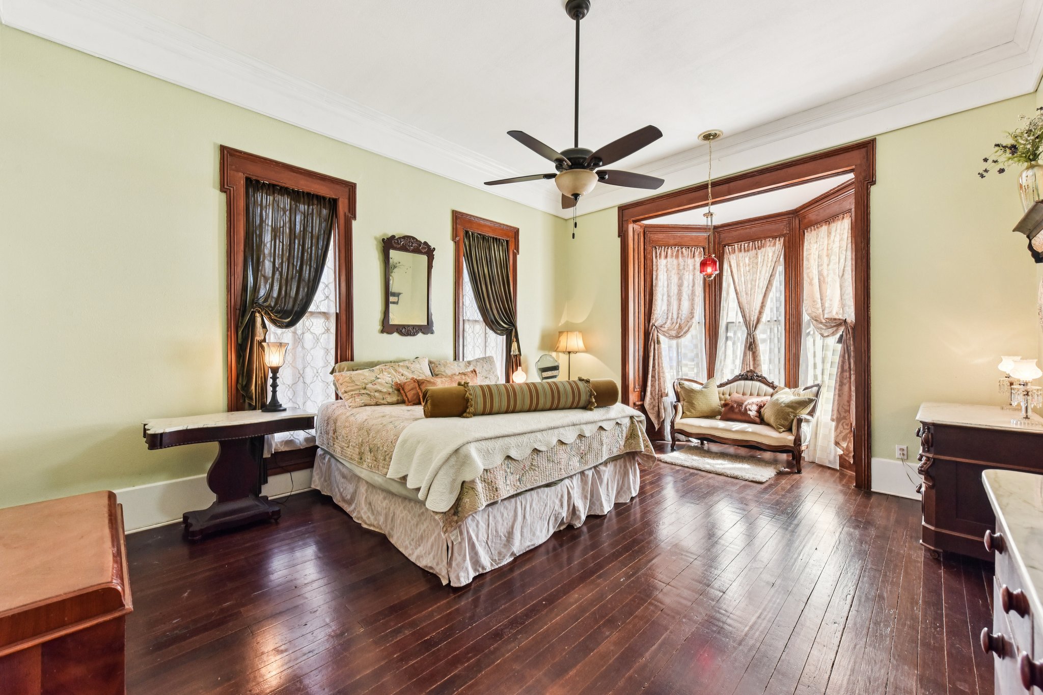 W San Antonio St-S0303-024.jpg