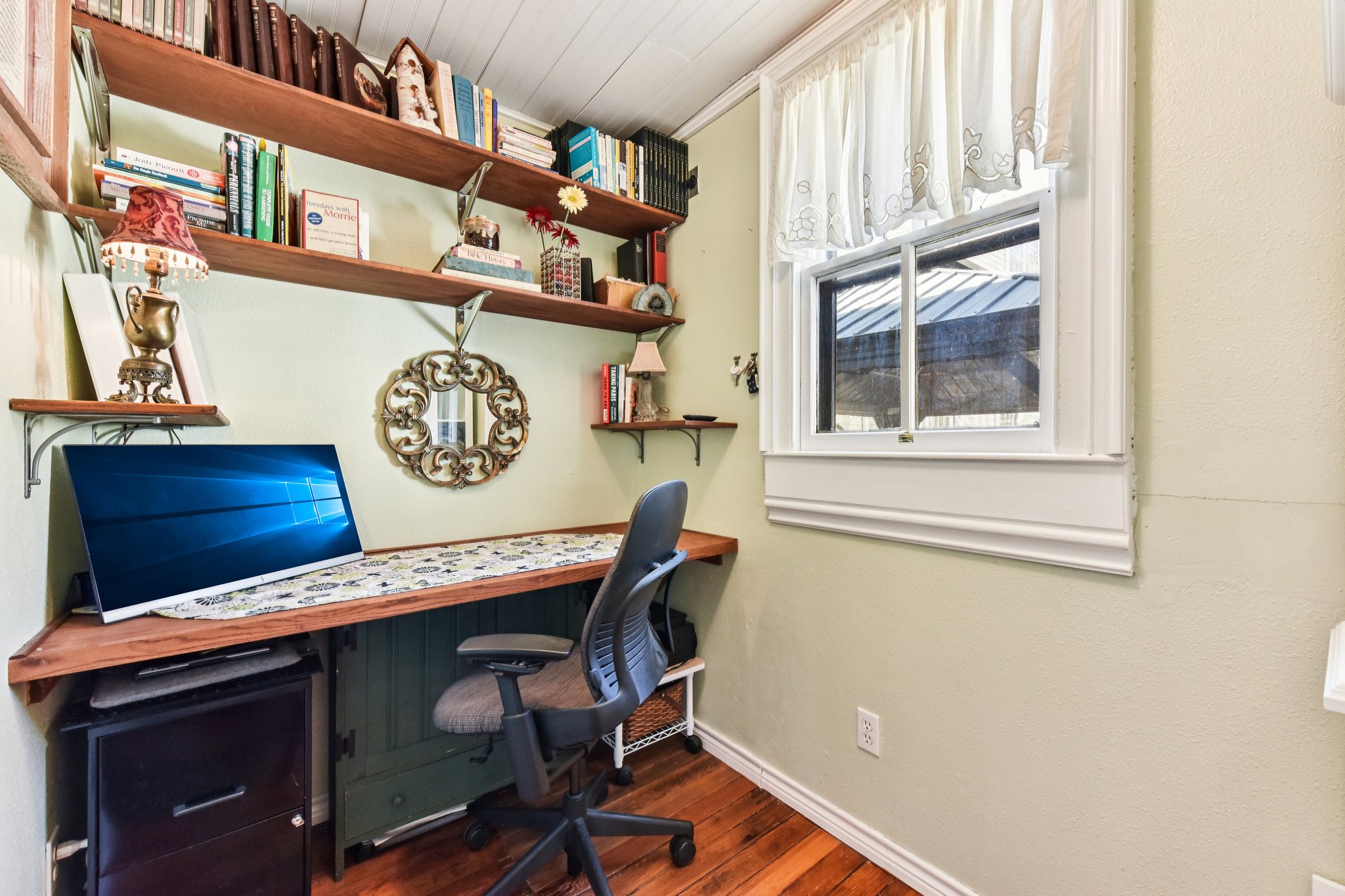 W San Antonio St-S0303-029.jpg