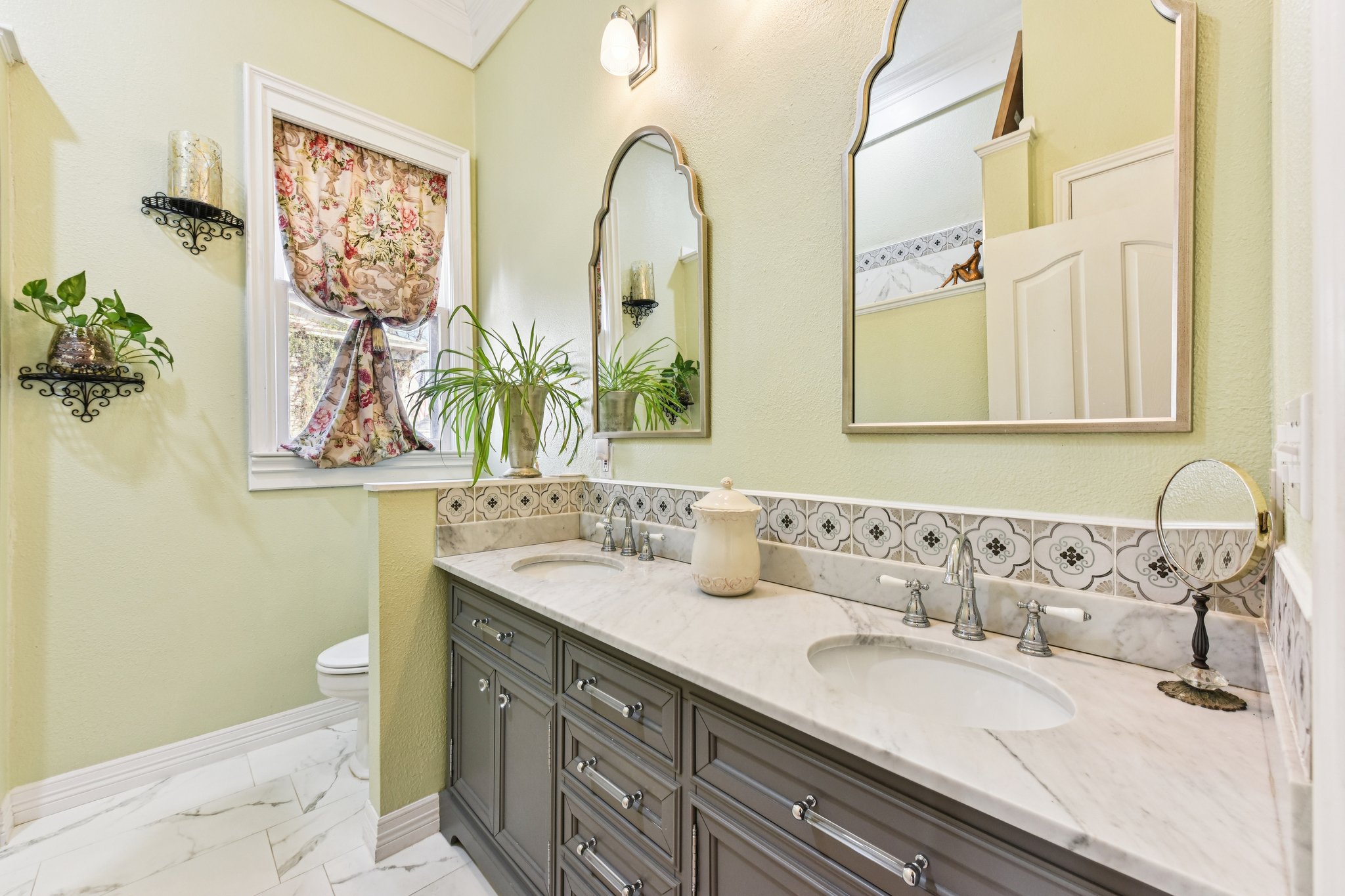 W San Antonio St-S0303-031.jpg