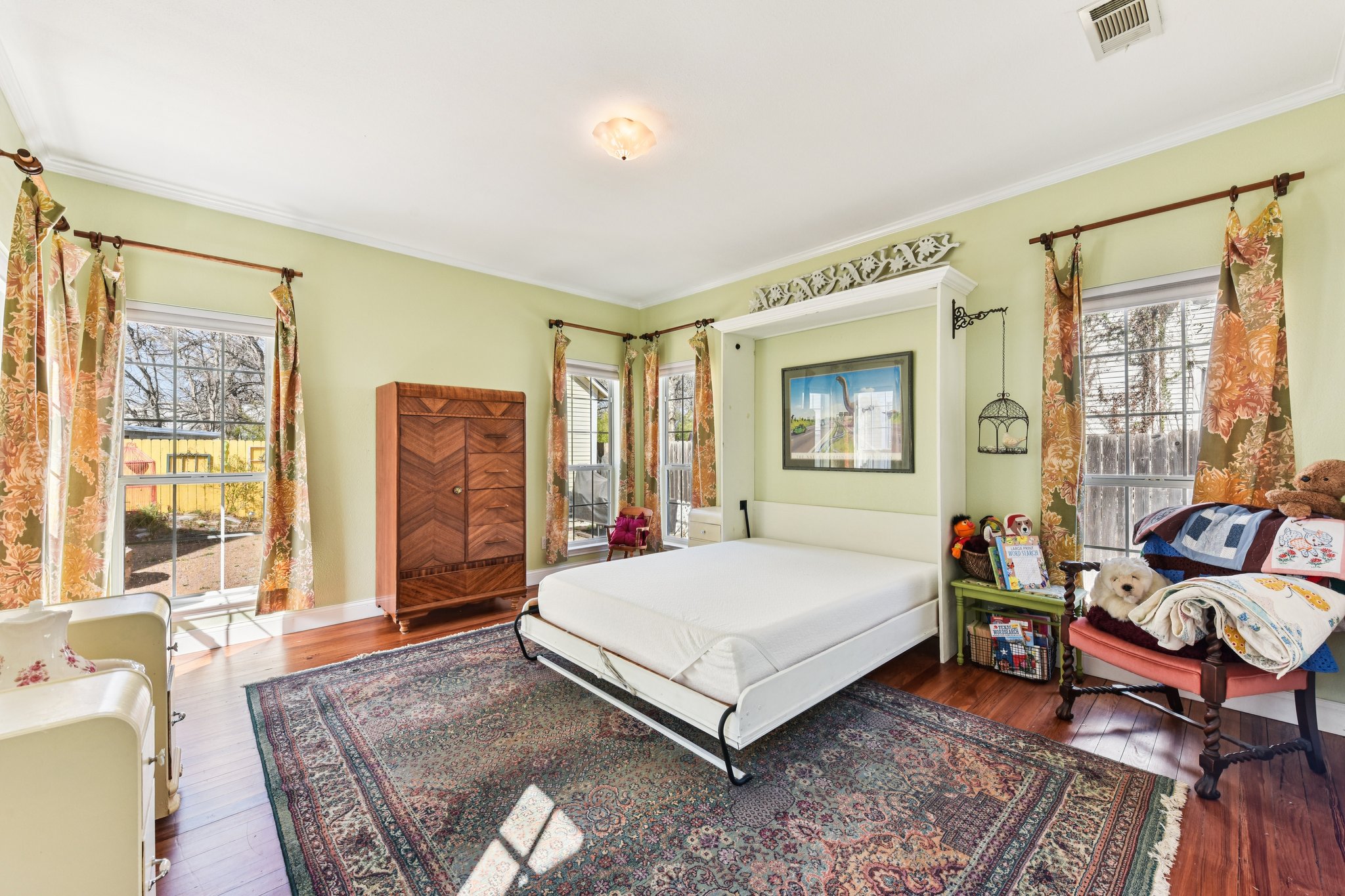 W San Antonio St-S0303-035.jpg