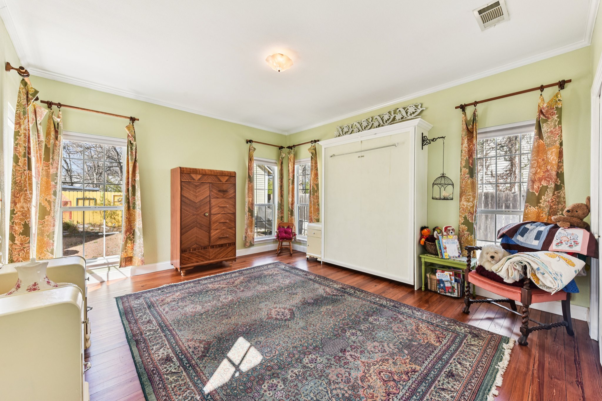 W San Antonio St-S0303-036.jpg