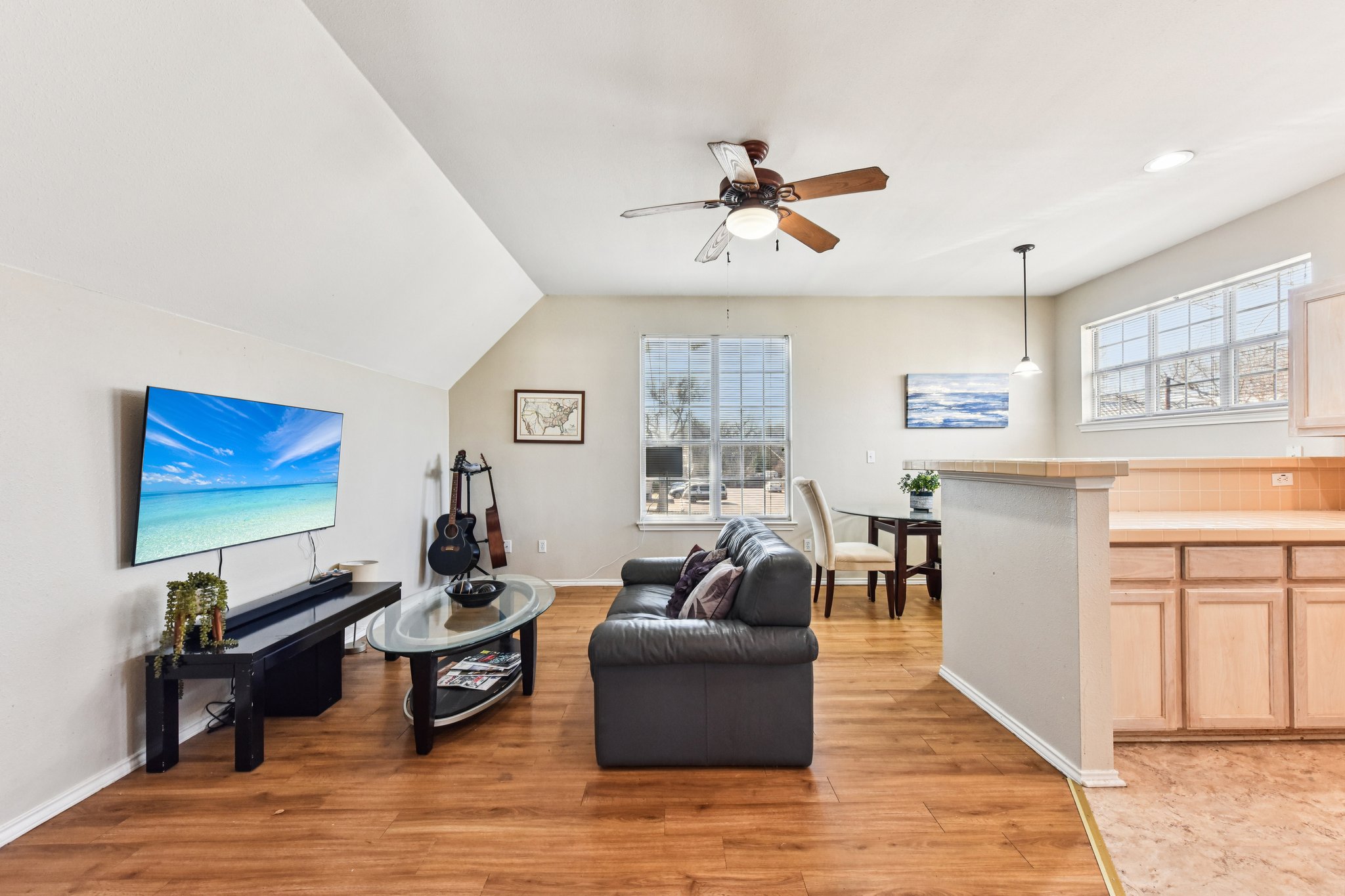 W San Antonio St-S0303-041.jpg