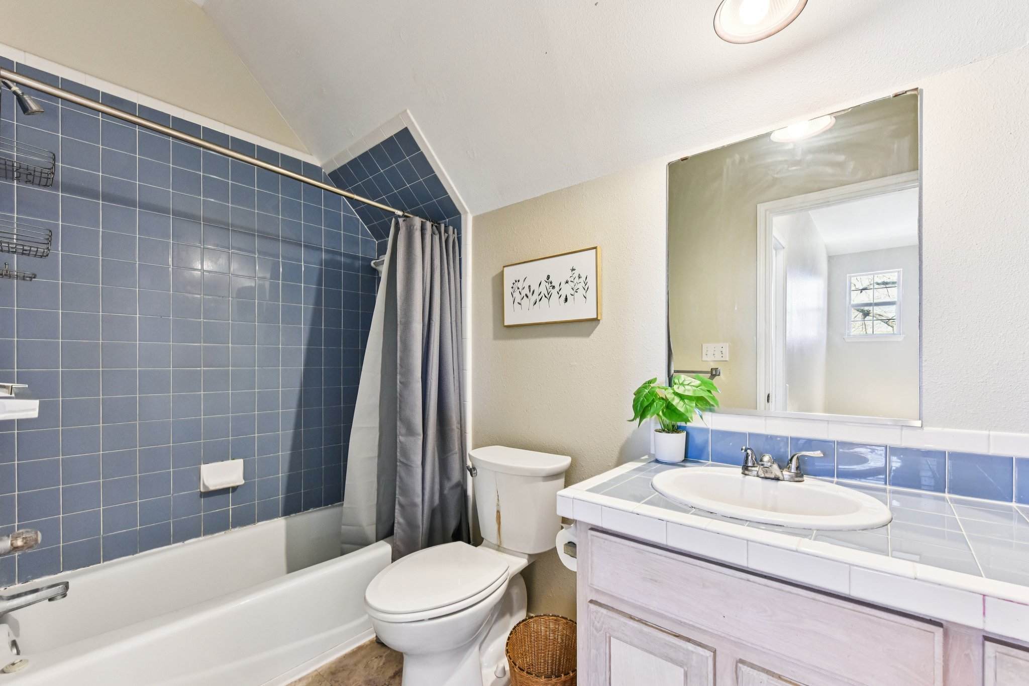 W San Antonio St-S0303-046.jpg