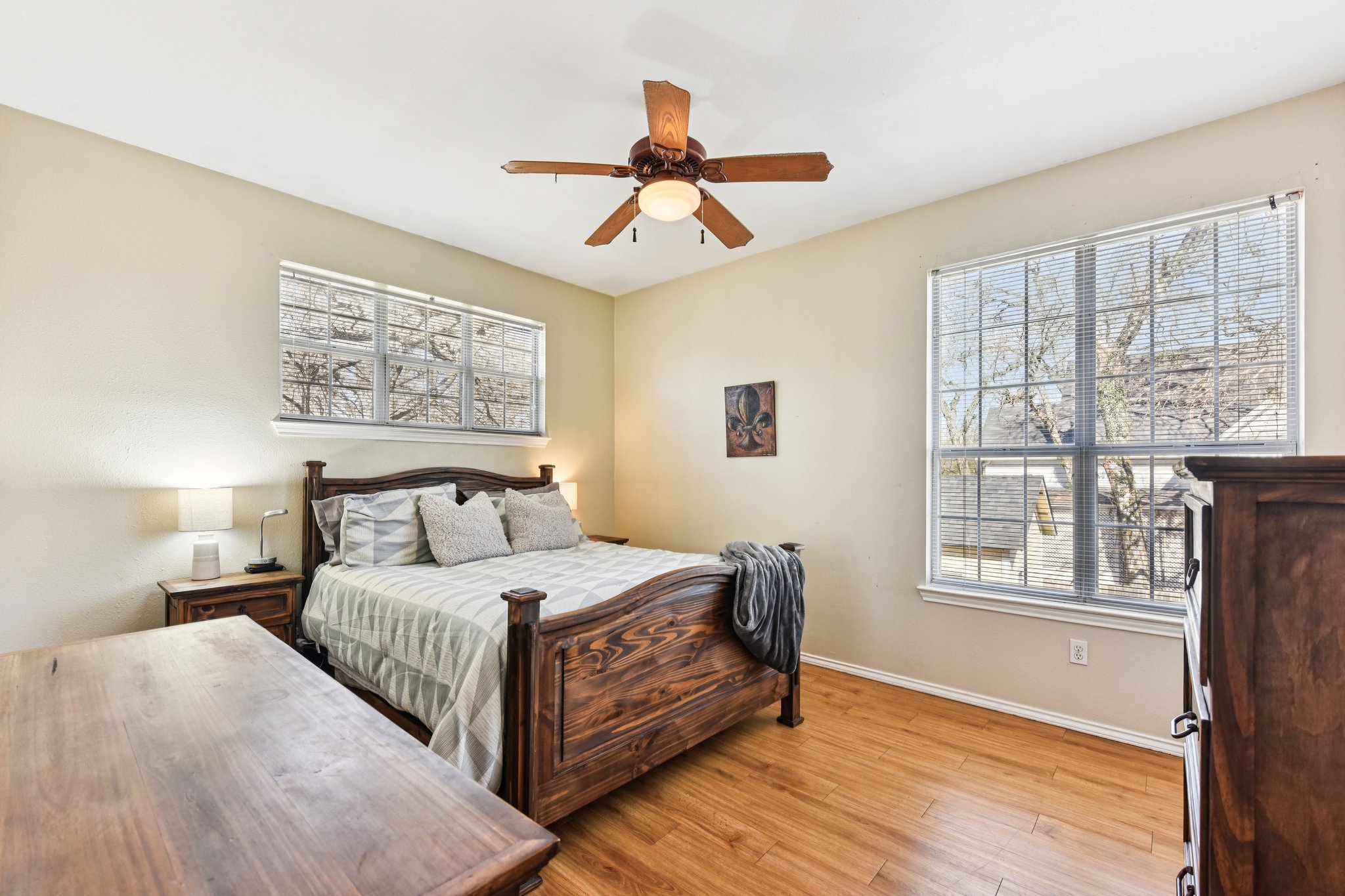 W San Antonio St-S0303-047.jpg