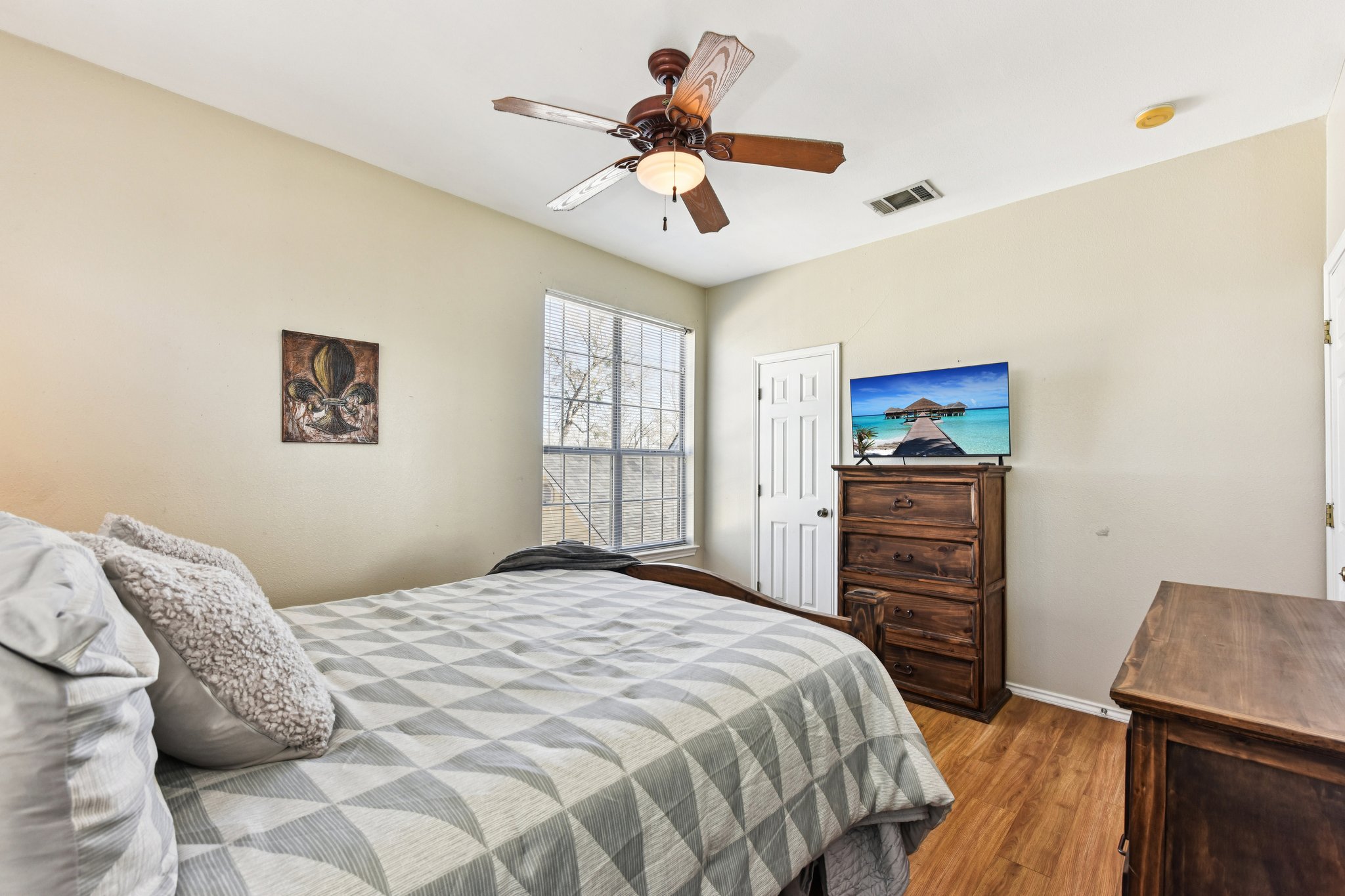 W San Antonio St-S0303-048.jpg