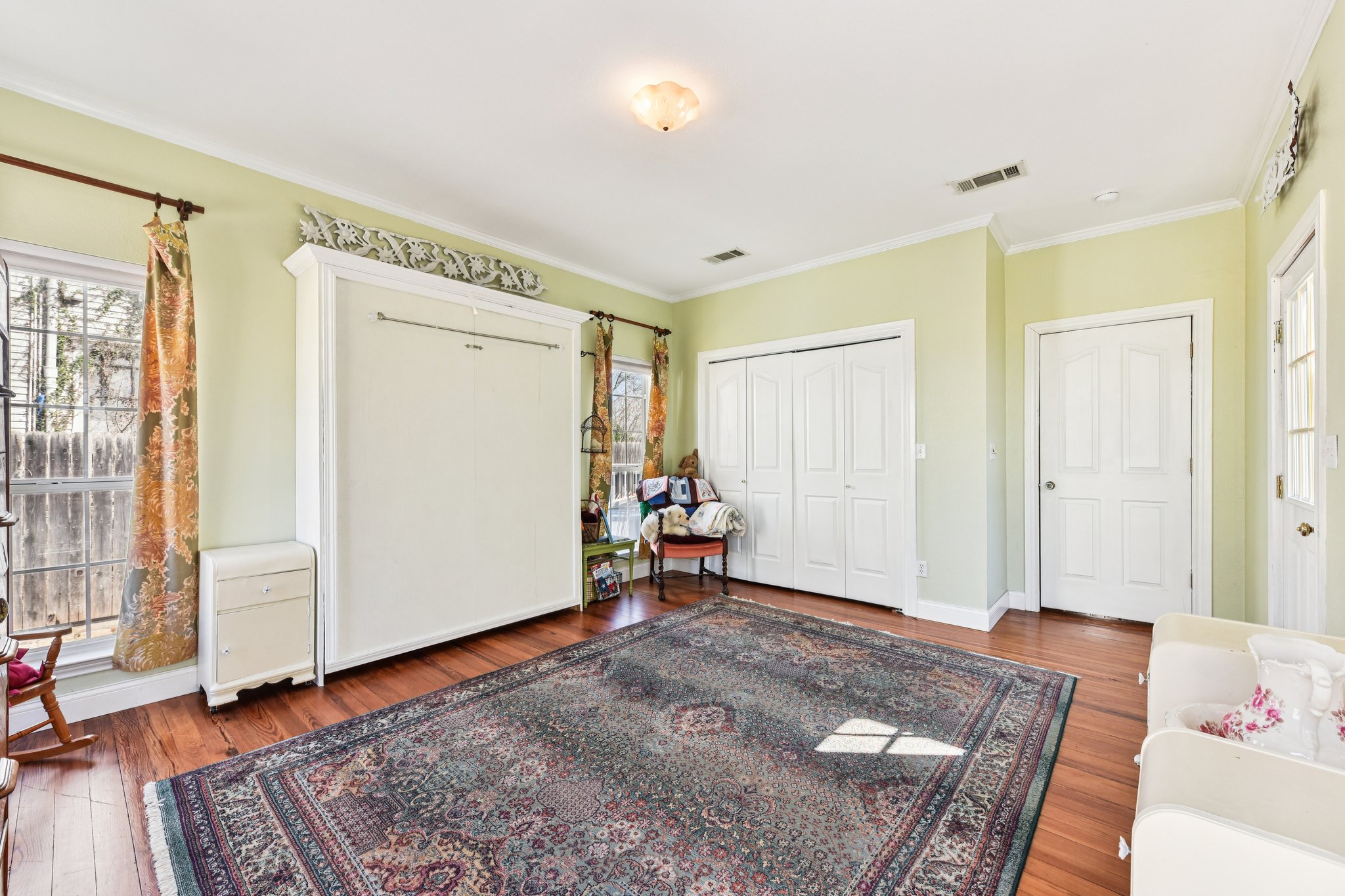 W San Antonio St-S0303-050.jpg