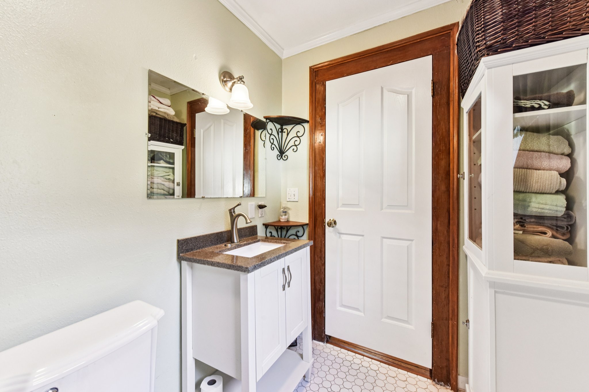 W San Antonio St-S0303-053.jpg