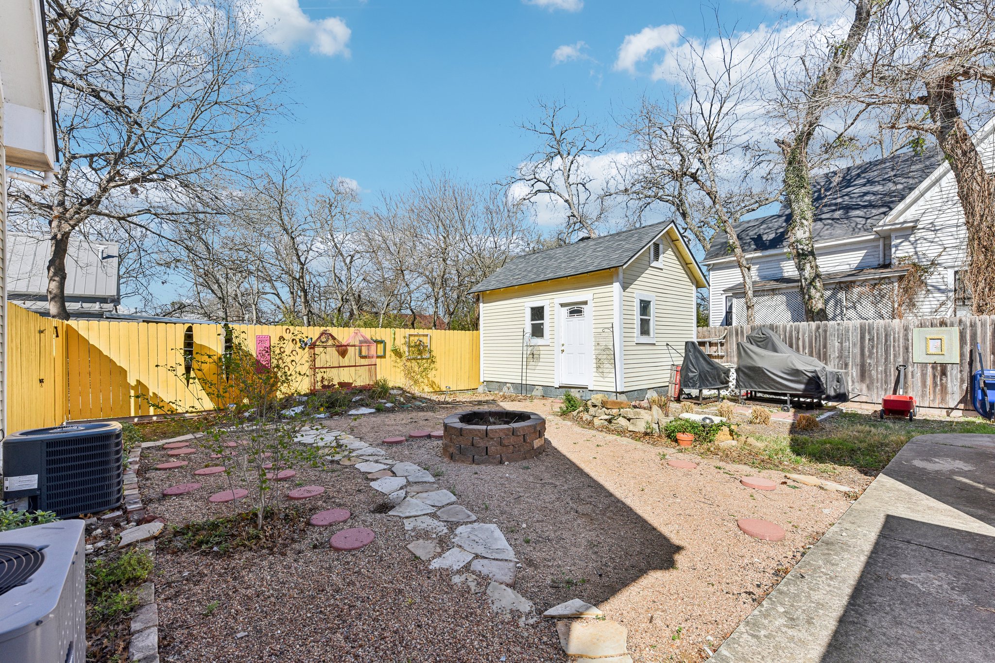 W San Antonio St-S0303-060.jpg