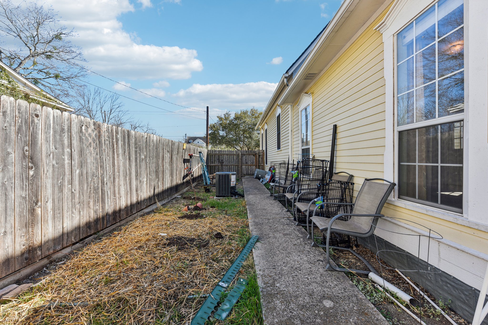 W San Antonio St-S0303-061.jpg