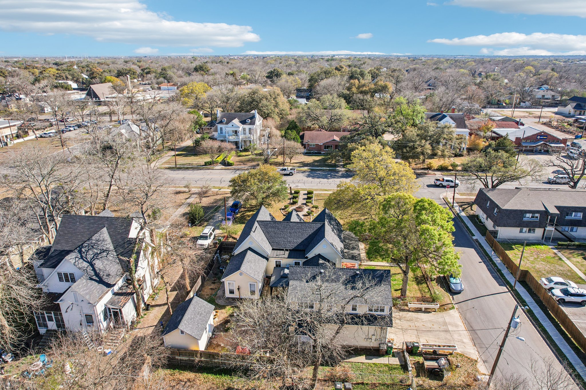 W San Antonio St-S0303-078.jpg