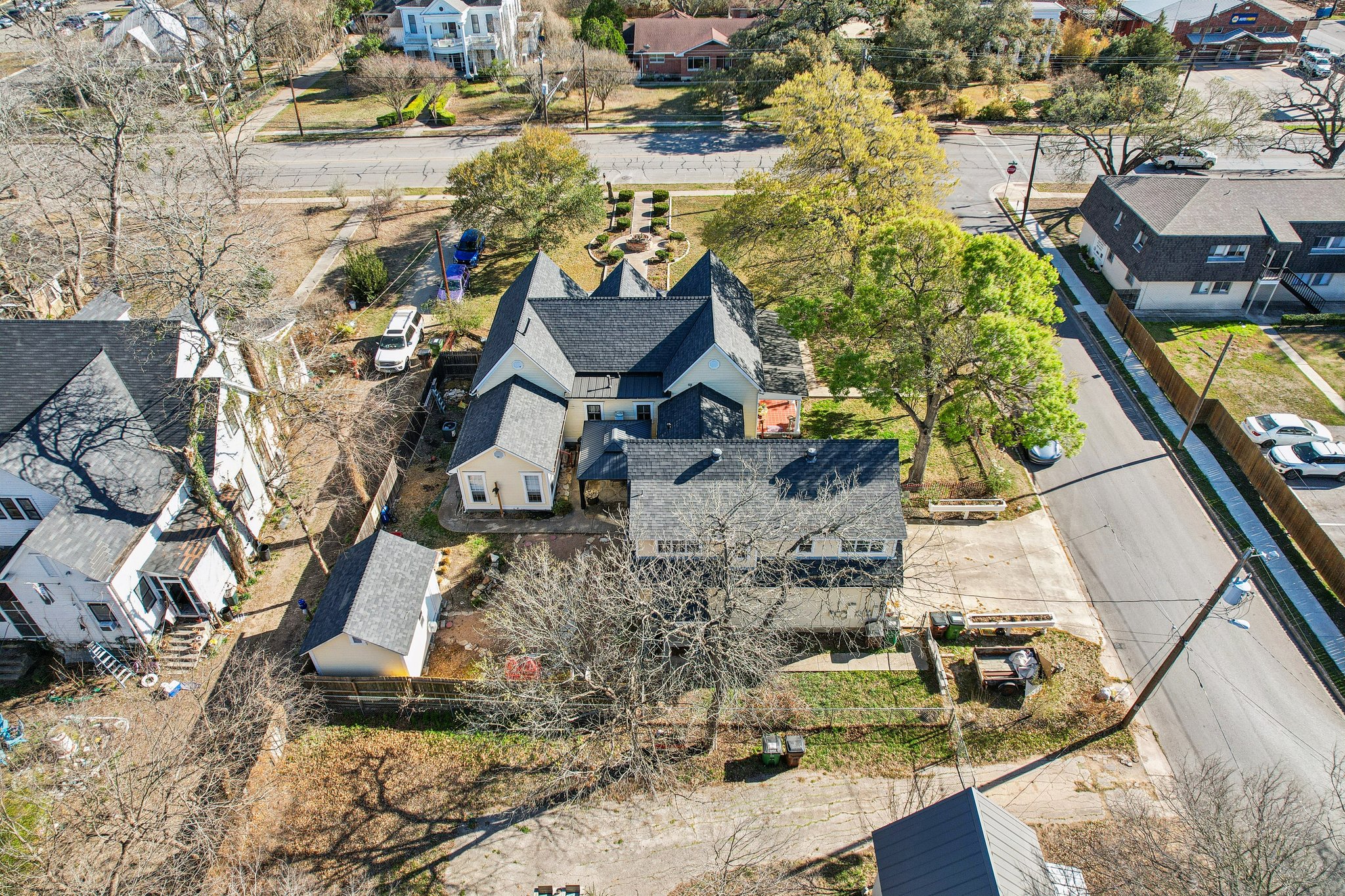 W San Antonio St-S0303-080.jpg