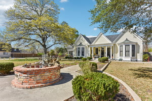 W San Antonio St-S0303-002.jpg